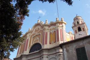 Xtrallusion photo library of independent, self-guided walking and sightseeing holidays in Italy. Pictures, images, photos and photographs taken along the way of this 1-day walking itinerary, to give you a visual impression of the day's walk.